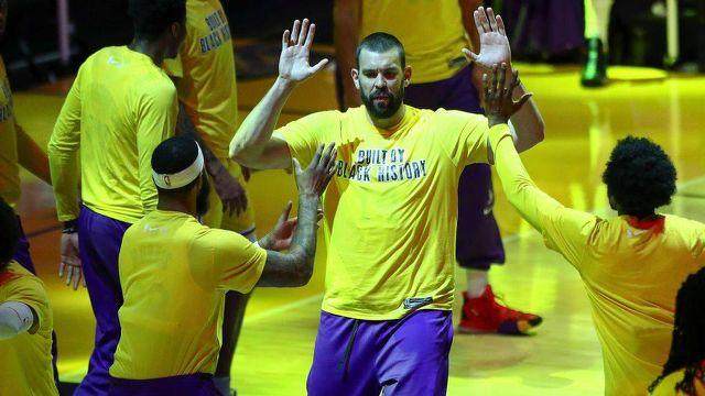 华体会官网-36岁的小加遭遇中年危机，年轻人抢走他的工作岗位